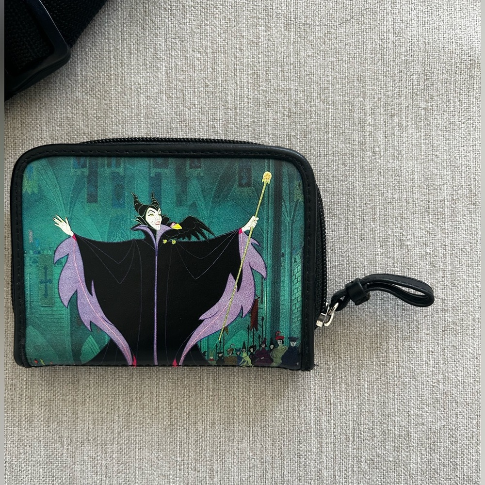 Disney's Maleficent Vintage crossbody with matching wallet - Picture 2 of 9